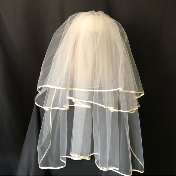 Vintage Bridal Headpiece with Veil - Picture 7 of 7